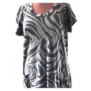 Women’s dress size 20w front pleat w/ button neck